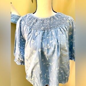 Blue short sleeve, scoop neck top, size M-L